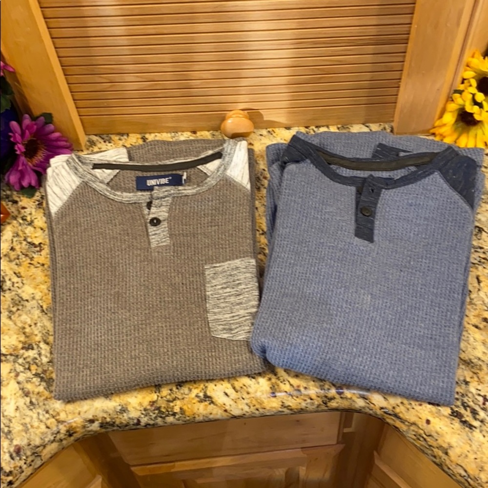 Boy’s 2 thermal tops univibe Large GUC